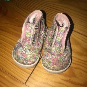 Toms tiny size 3
